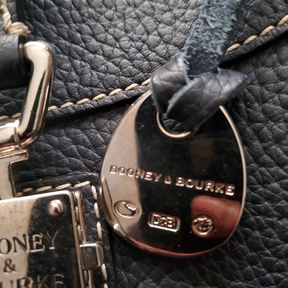 💯 authentic Dooney & Bourke - Picture 5 of 14